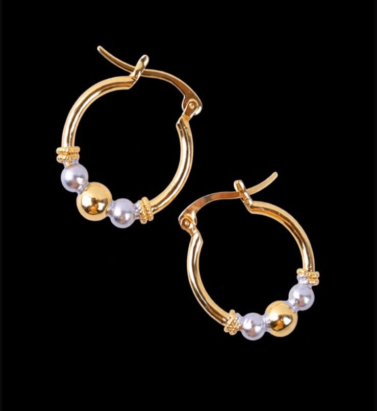 ARETES DORADOS CON PERLAS — foto 3 de 3