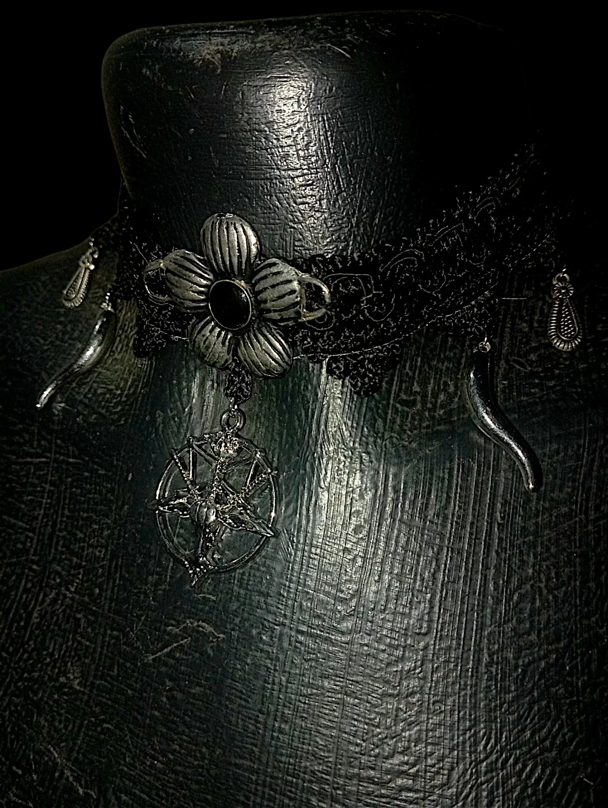 Gargantilla gótica encaje Baphomet pentagrama plata — foto 3 de 6