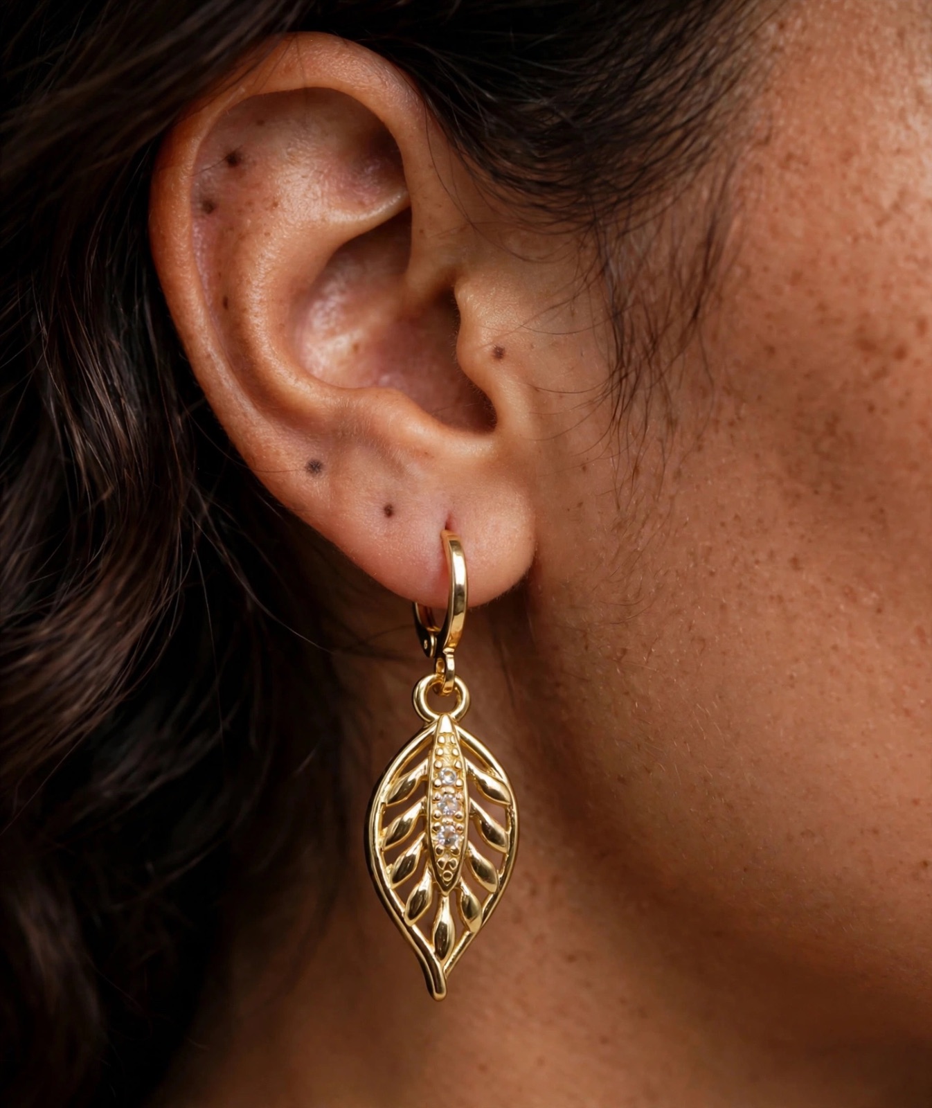 ARETES COLGANTES DORADOS — foto 3 de 6