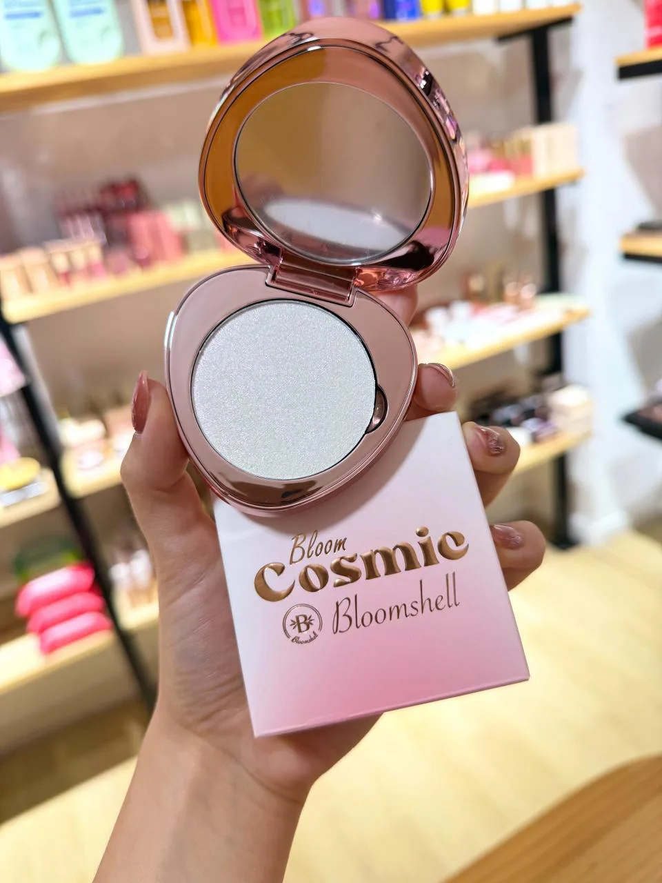 Iluminador Bloom Cosmic Bloomshell — foto 1 de 2