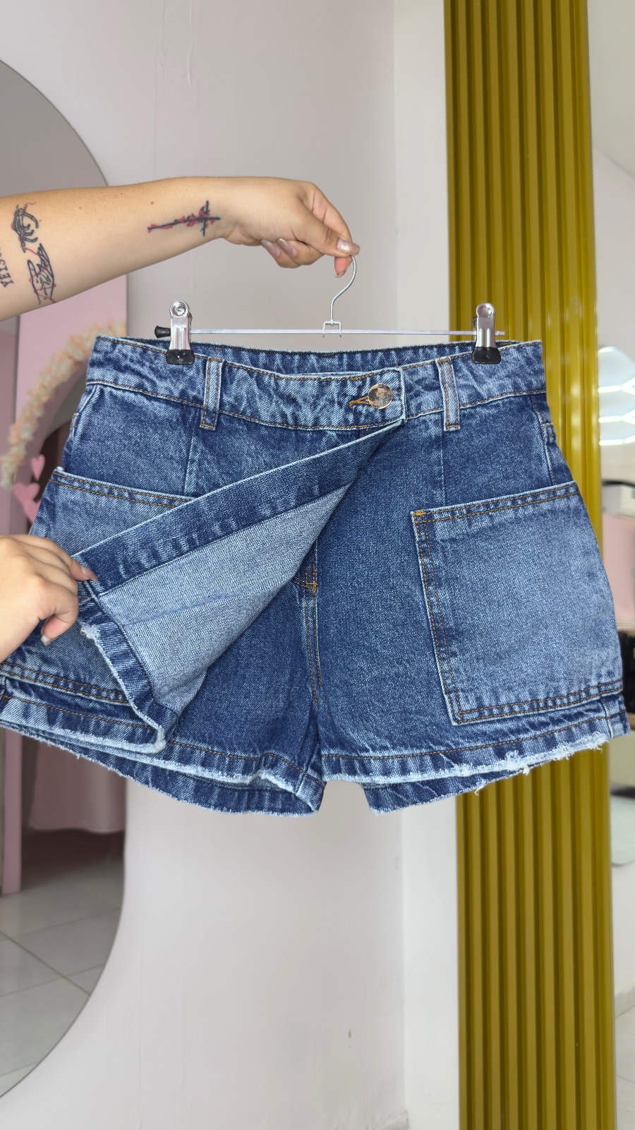 Falda Short Rígida — foto 2 de 3