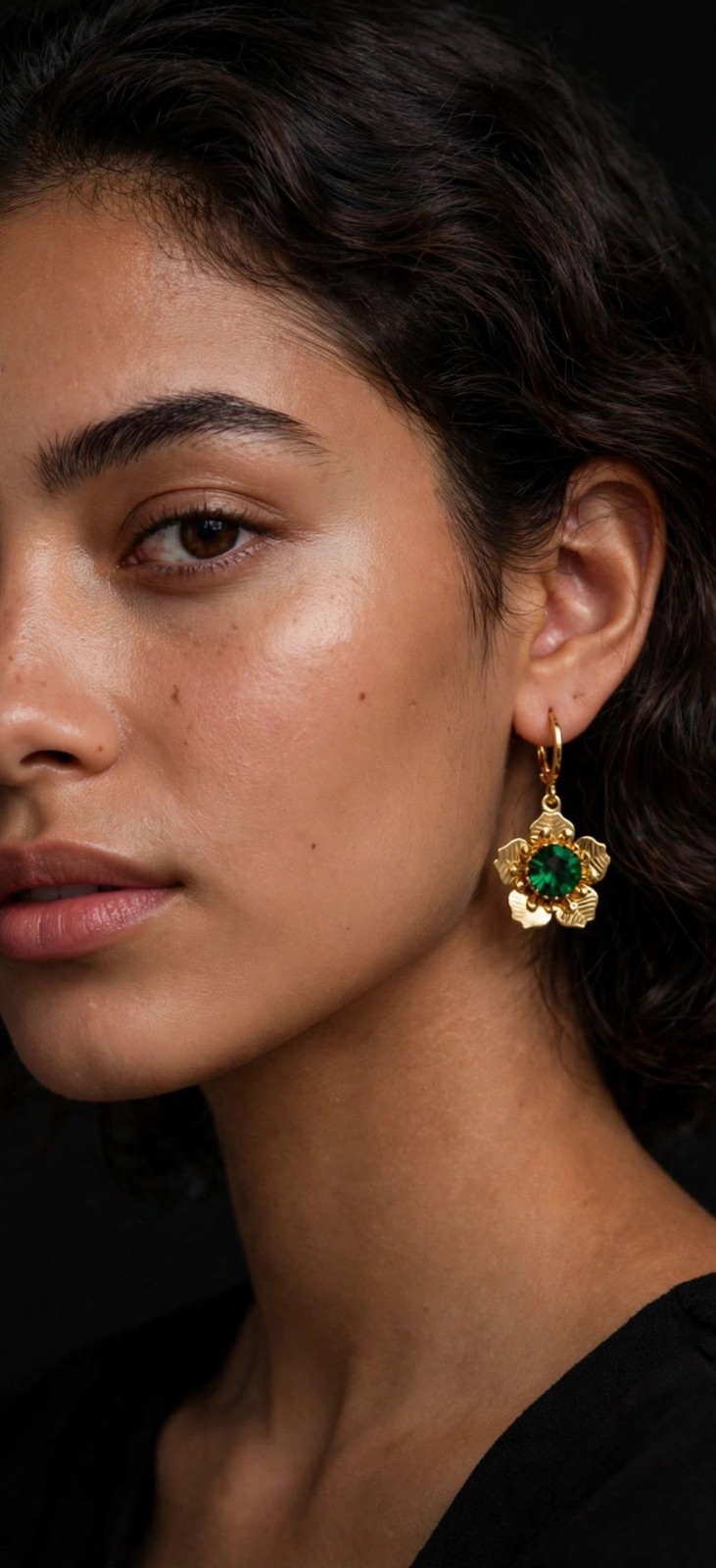 ARETES DE FLORES COLGANTES DORADOS — foto 3 de 6