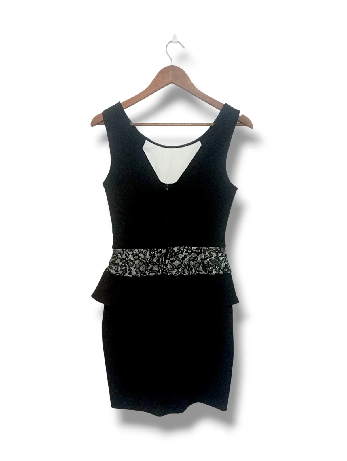 Vestido gótico negro corto encaje — foto 4 de 6