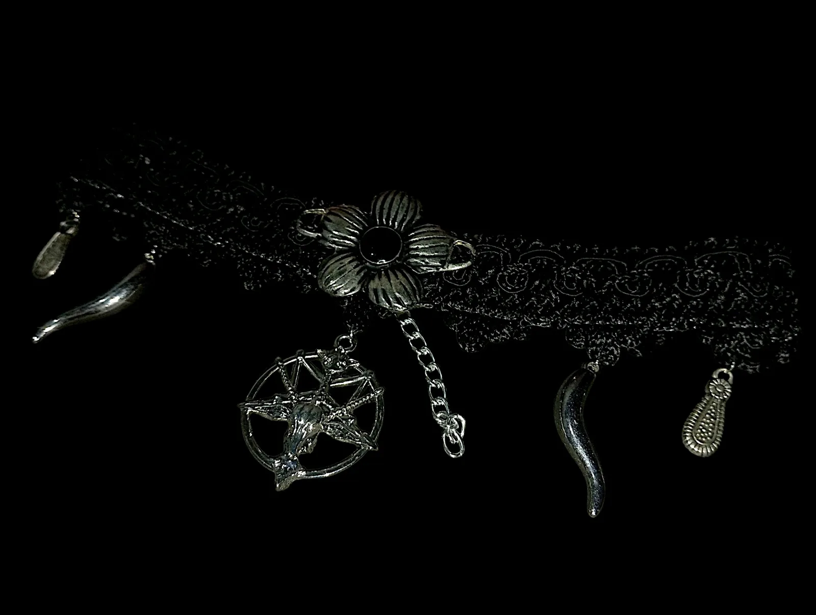 Gargantilla gótica encaje Baphomet pentagrama plata — foto 5 de 6