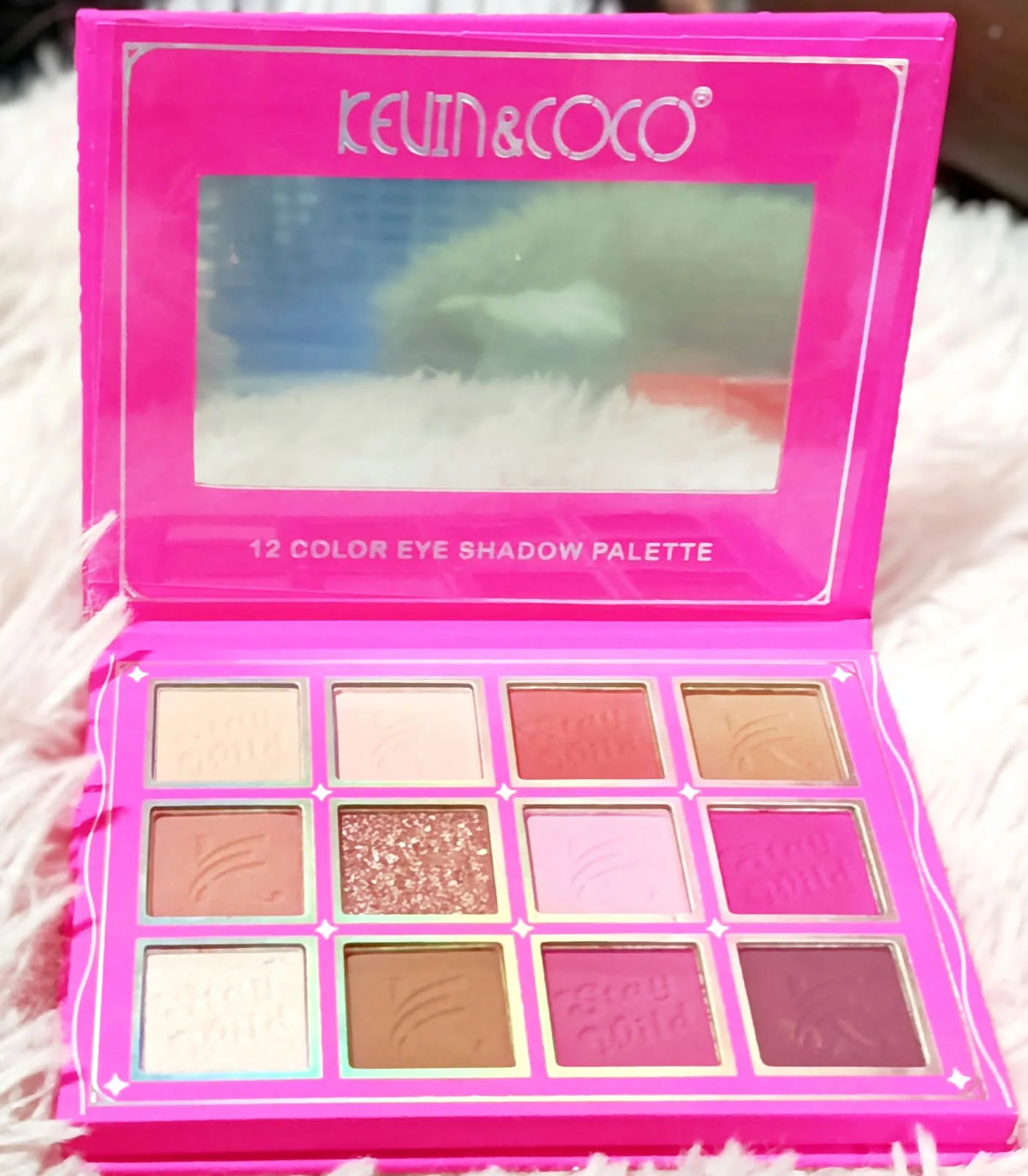 PALETA SOMBRAS DE OJOS KEVIN Y COCO 12 COLORES REF. KC244133 — foto 3 de 3