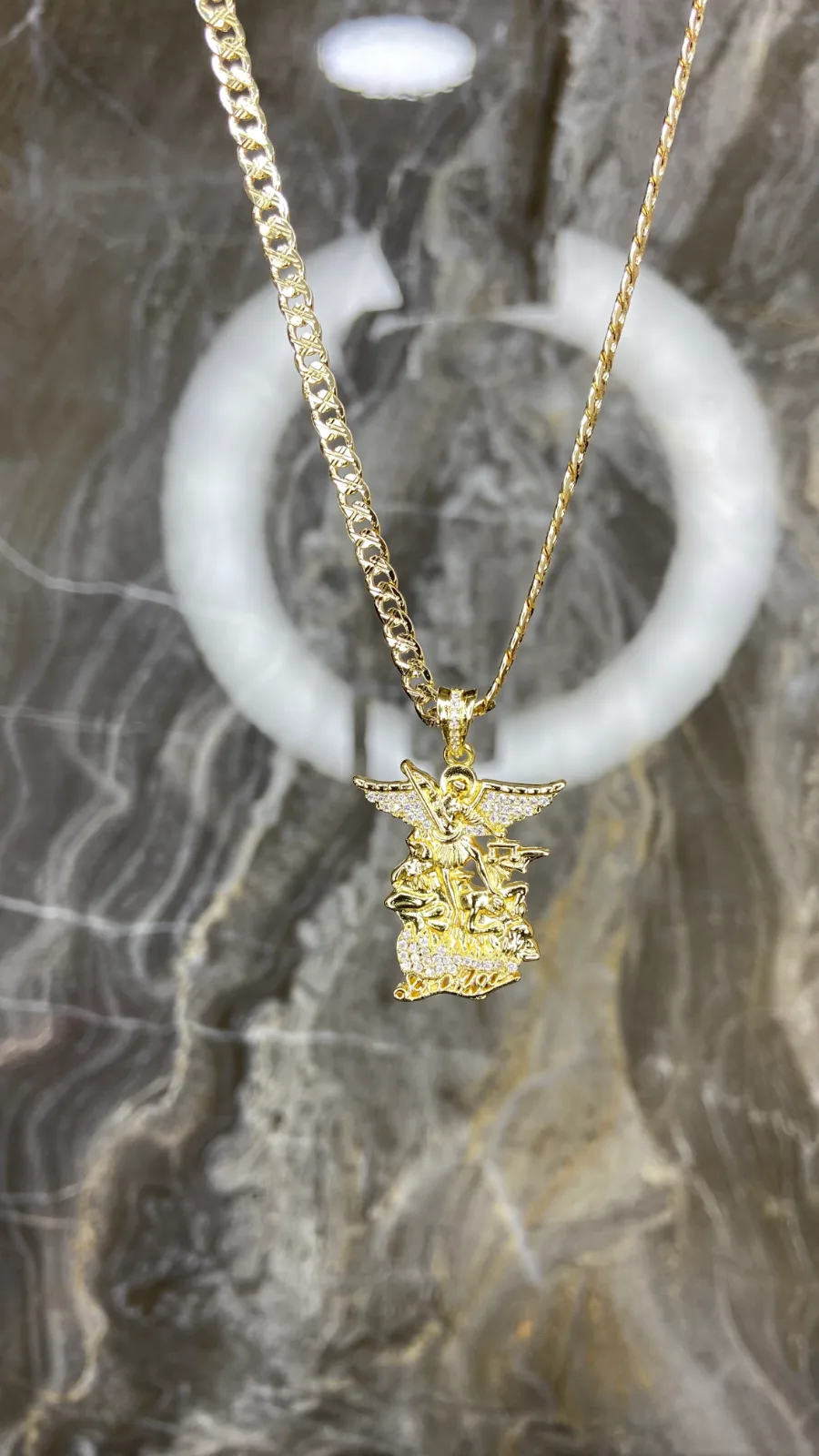 Cadena dorada tejido cubano diamantado Angel