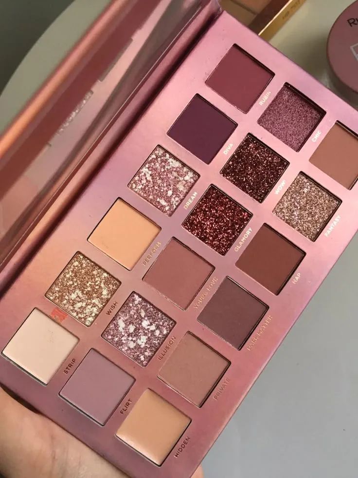 Eyeshadow — foto 1 de 3