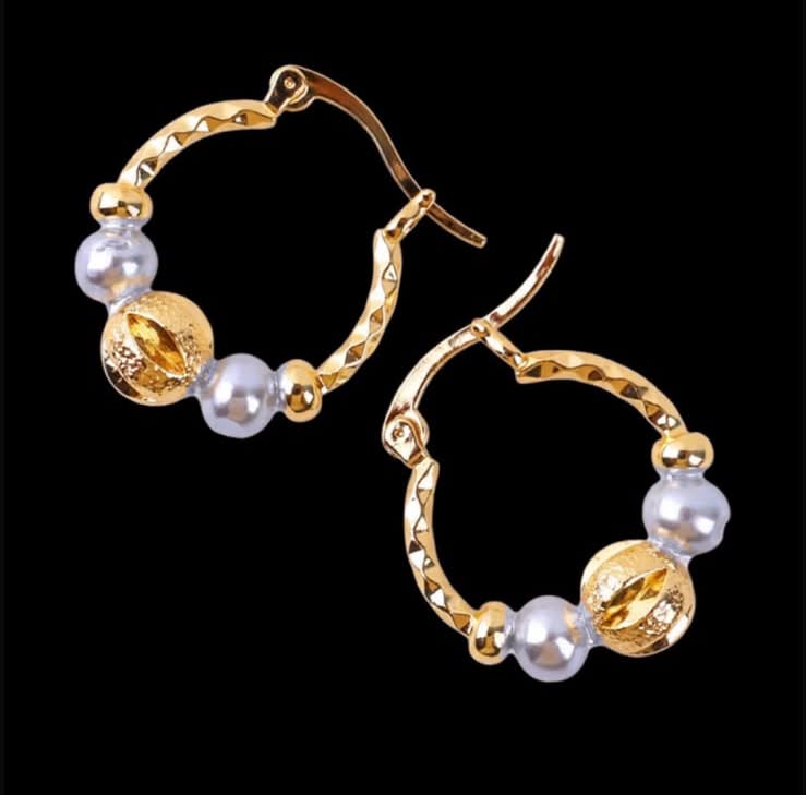 ARETES DORADOS CON PERLAS — foto 2 de 3