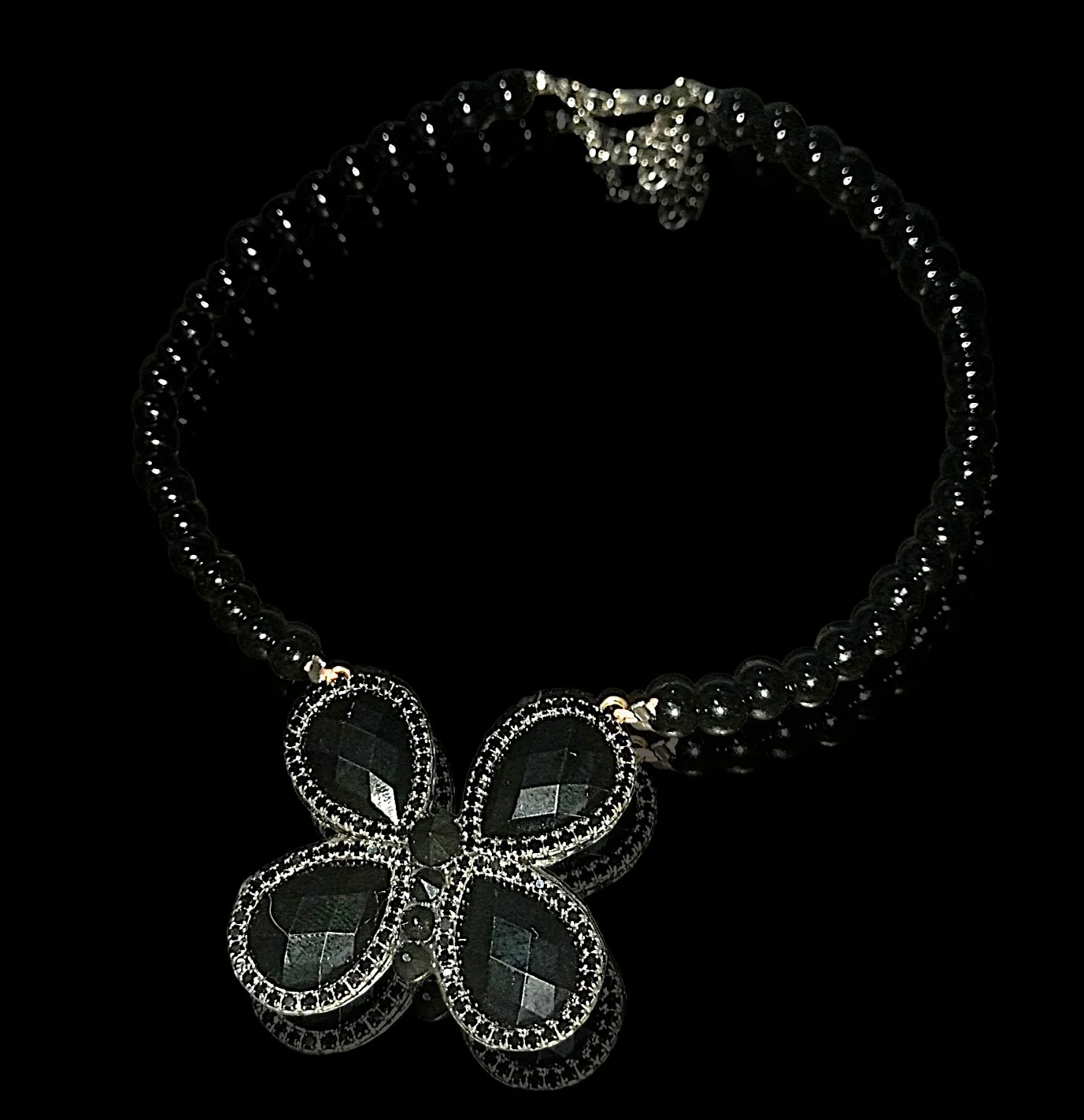Gargantilla y Aretes mariposa resina y perlas — foto 2 de 5