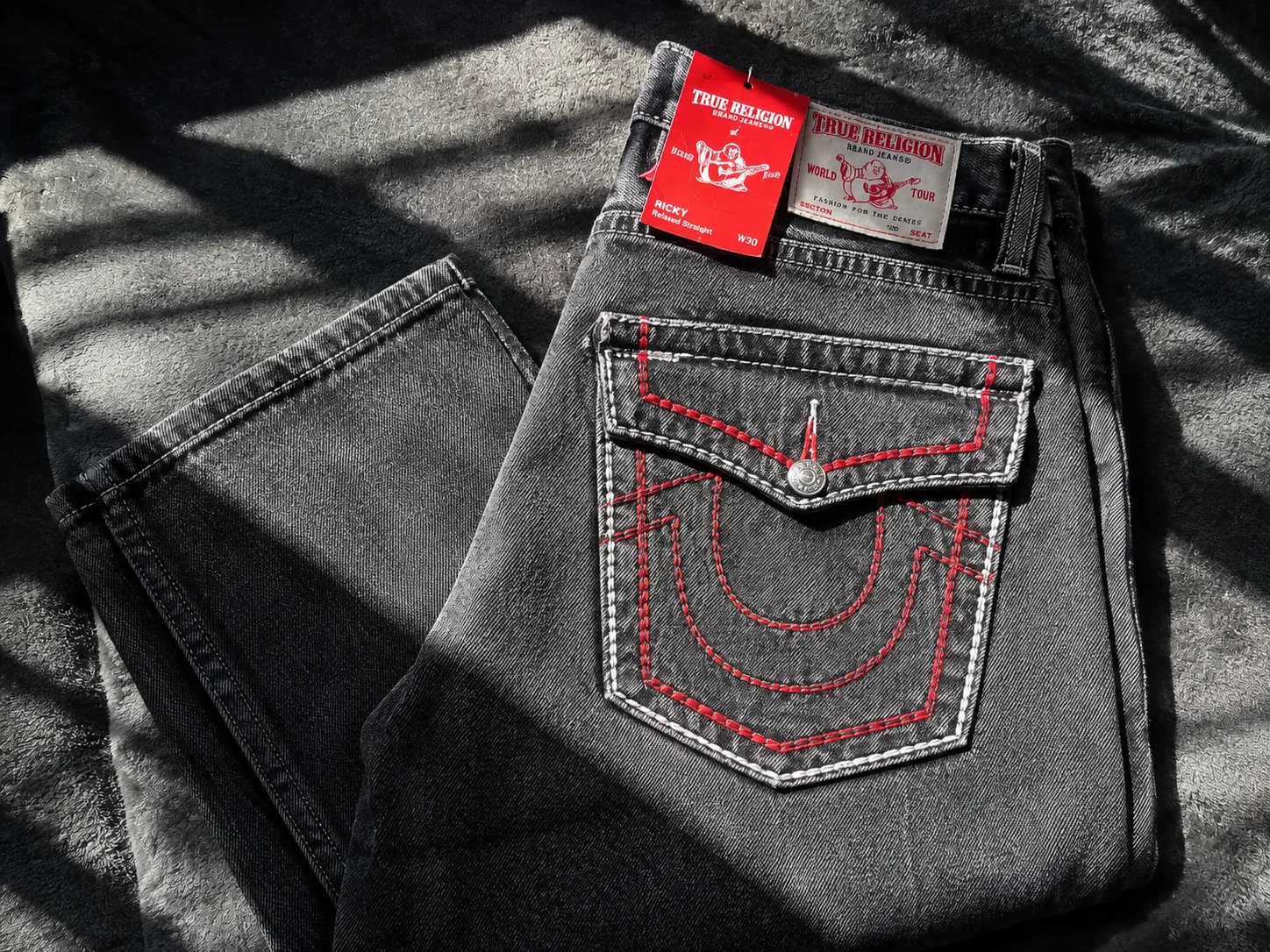 Jean True Religión Hilos Rojos Color Gris
