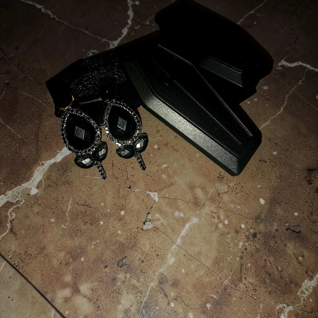 Mini Aretes blackrose en resina — foto 3 de 4