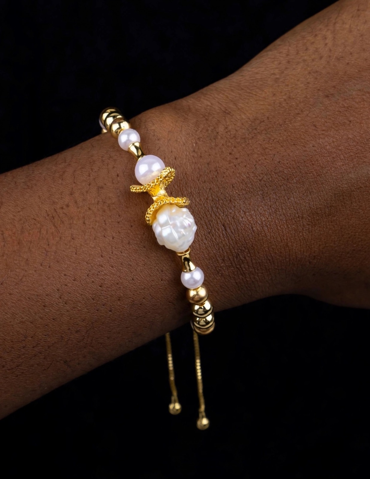 PULSERA AJUSTABLE CON PERLAS — foto 2 de 2