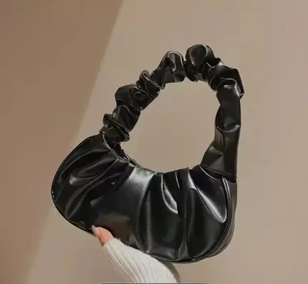 Bolso media luna negro