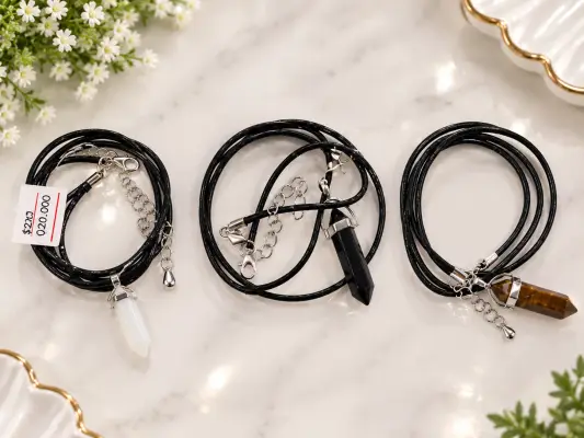 Collares con dige en forma de péndulo