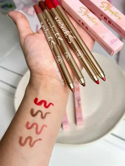 Lapiz bloom delineador signature