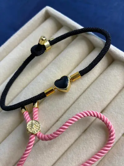 Pulsera ajustable corazón negro