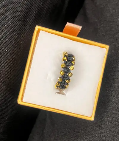 Anillo tejido