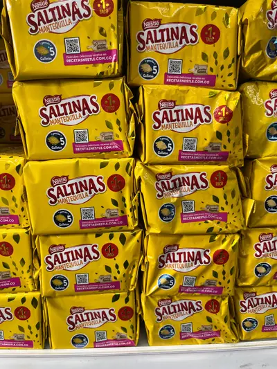 Galleta saltinas, mantequilla,