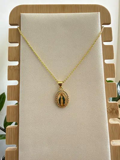 Cadena religiosa virgen
