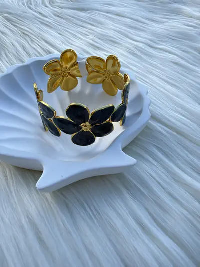 Brazalete romano negro