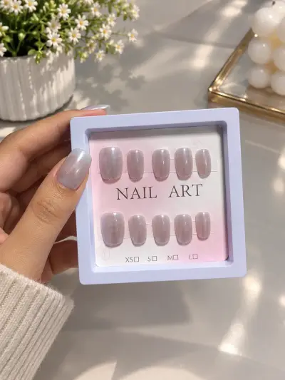 Uñas gris con reflejos rosados