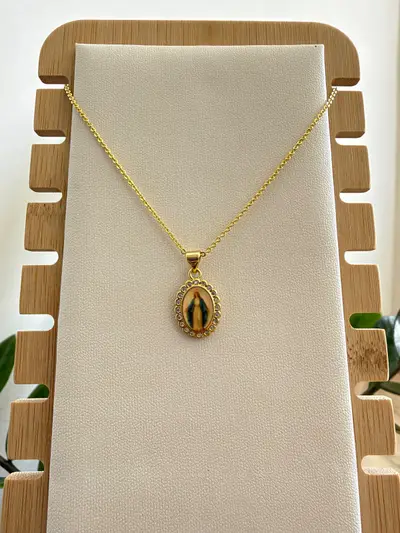 Cadena religiosa virgen